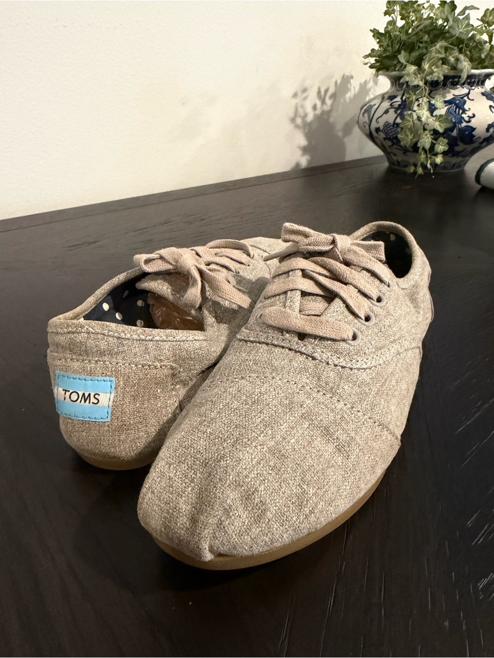 Size-7W TOMS Natural Beige Canvas Lace-Up Shoes